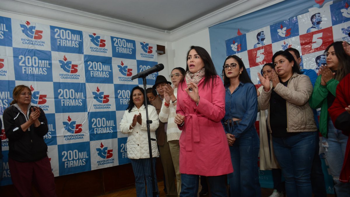 Luisa González durante una rueda de prensa este 6 de abril de 2024.
