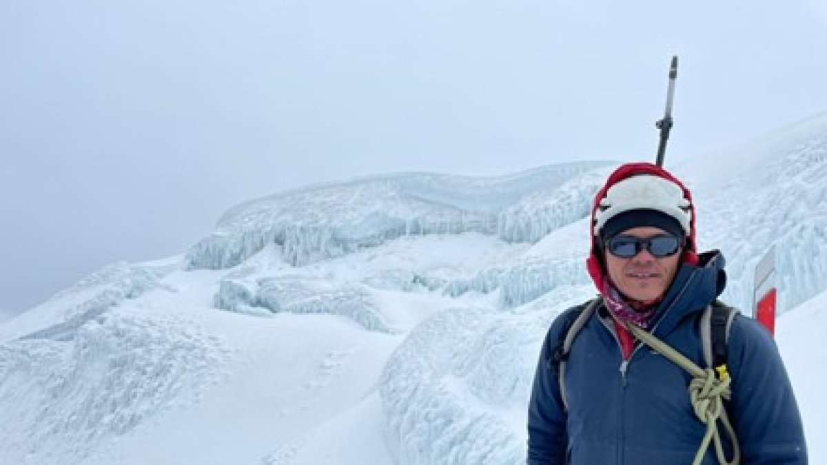 Técnico. Marco Solís es un experimentado montañista que sufrió una avalancha en el Cayambe.