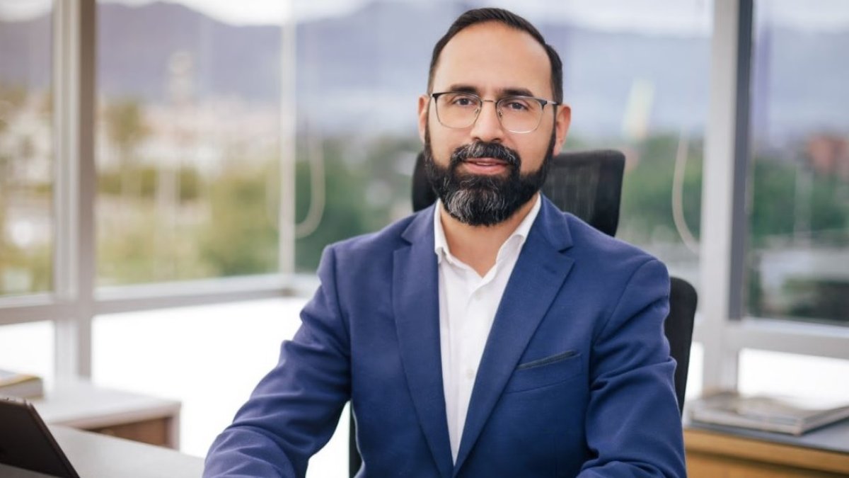 El ministro de Minas, Andrés Camacho, anunció la reducción de la venta de energía eléctrica a Ecuador