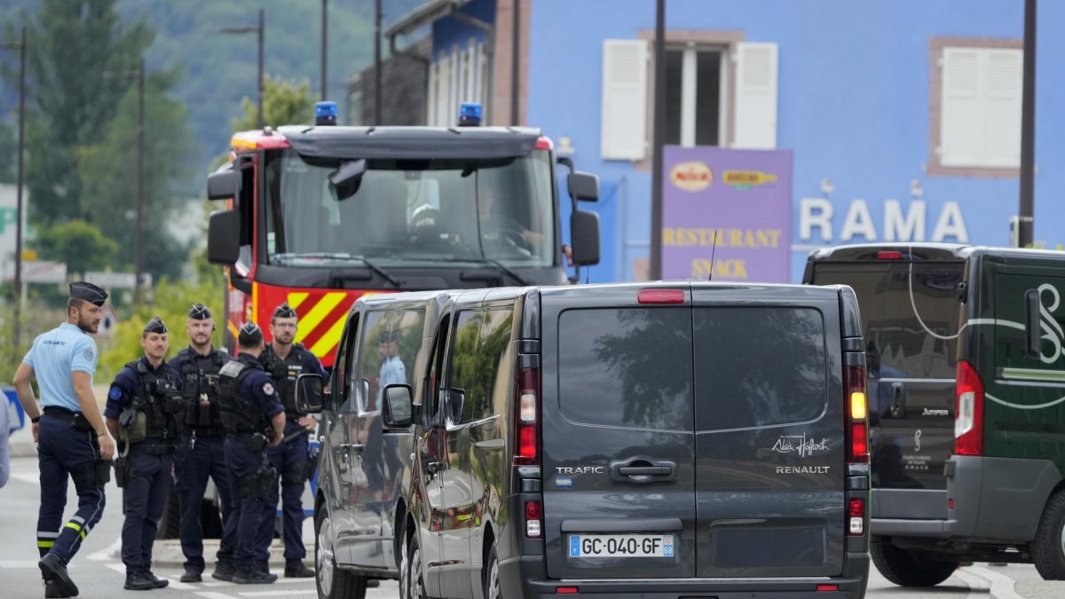 Se investigan las causas del incendio en París.