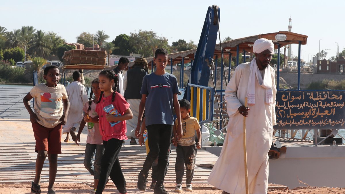 Los ciudadanos se trasladan de Sudan.