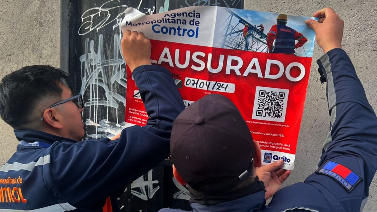 La pelea de gallos es una actividad que está prohibida en el DMQ.