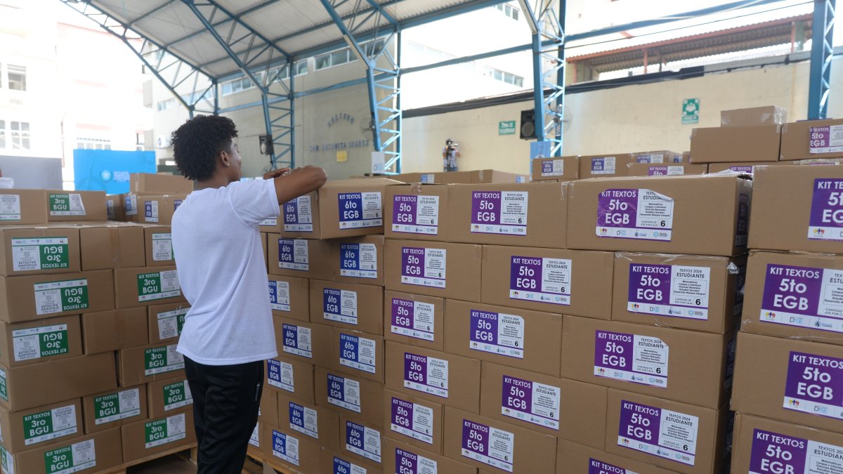 Según anunció el Cabildo, 78.000 alumnos recibirán los textos escolares este año en la ciudad.