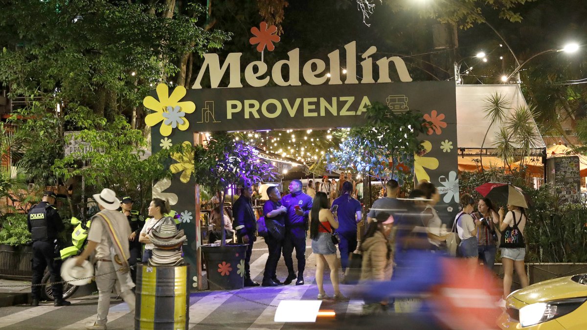 La calle Provenza en el sector de El Poblado, en Medellín (Colombia).