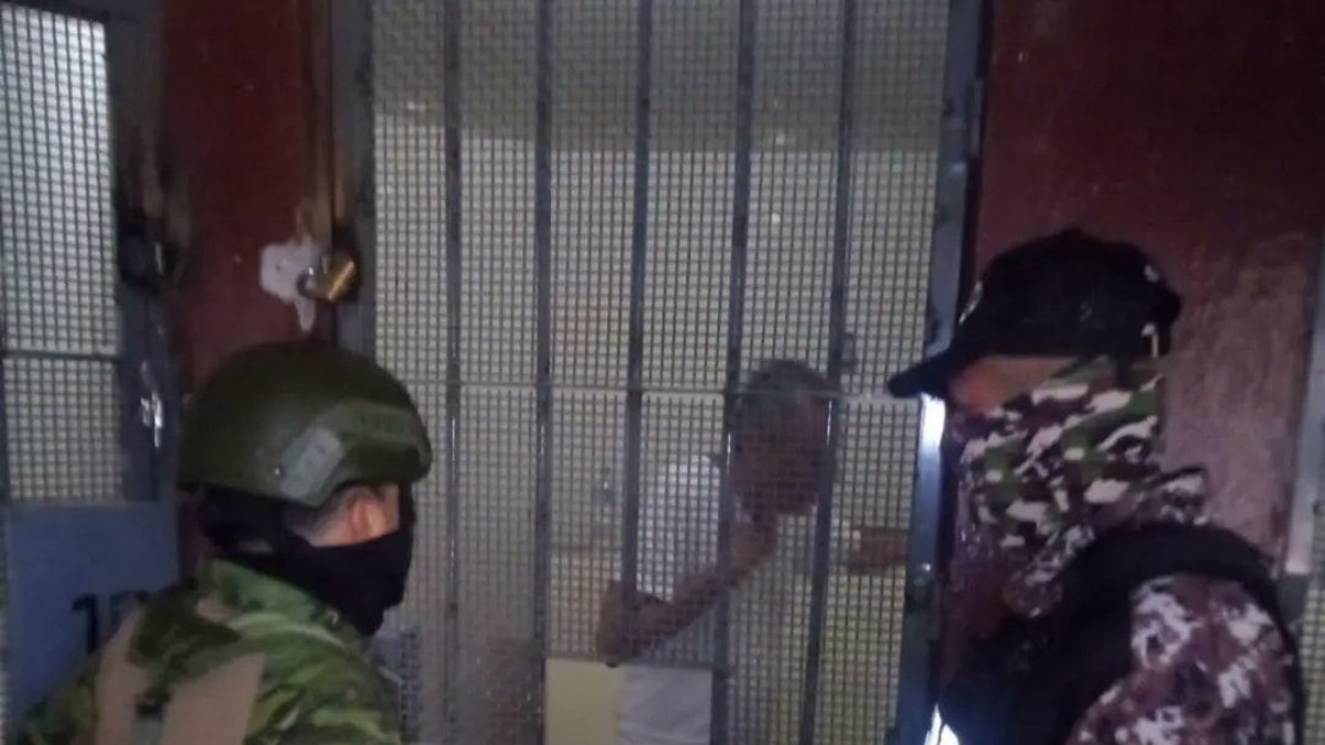 El exvicepresidente Jorge Glas fue llevado a la cárcel de La Roca, tras ser sacado de la Embajada de México