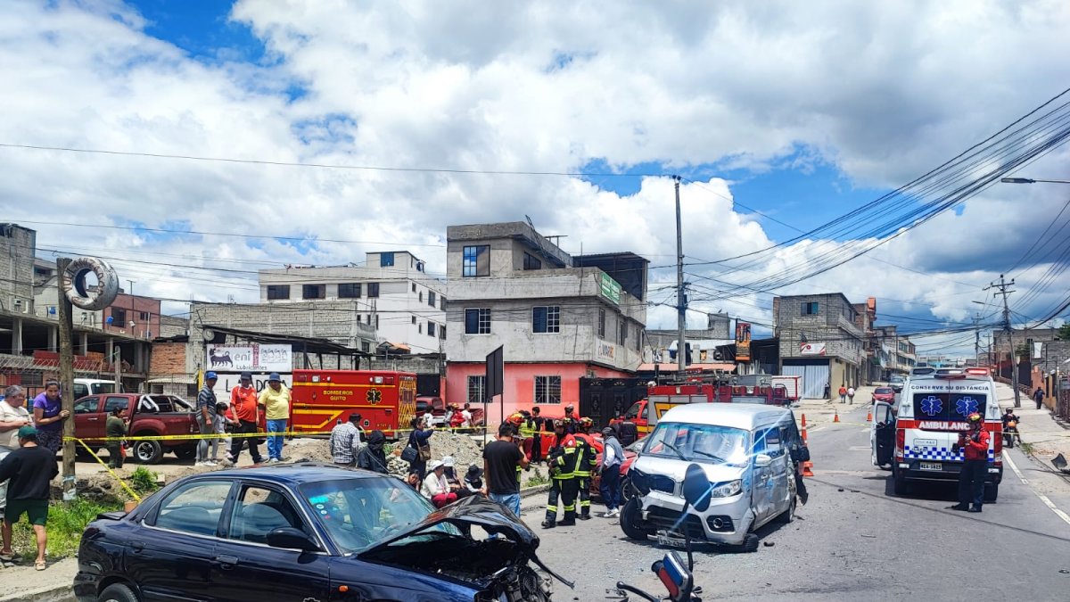 El conductor del bus chocó a varios autos en el sector