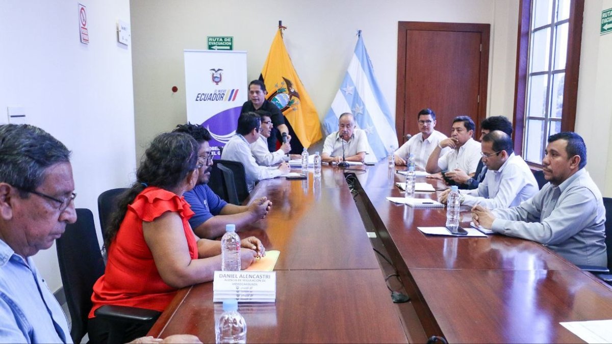 Cita.- En la Gobernación de Guayas se reunieron las autoridades y el gremio para analizar y evitar la especulación con el tanque de gasl