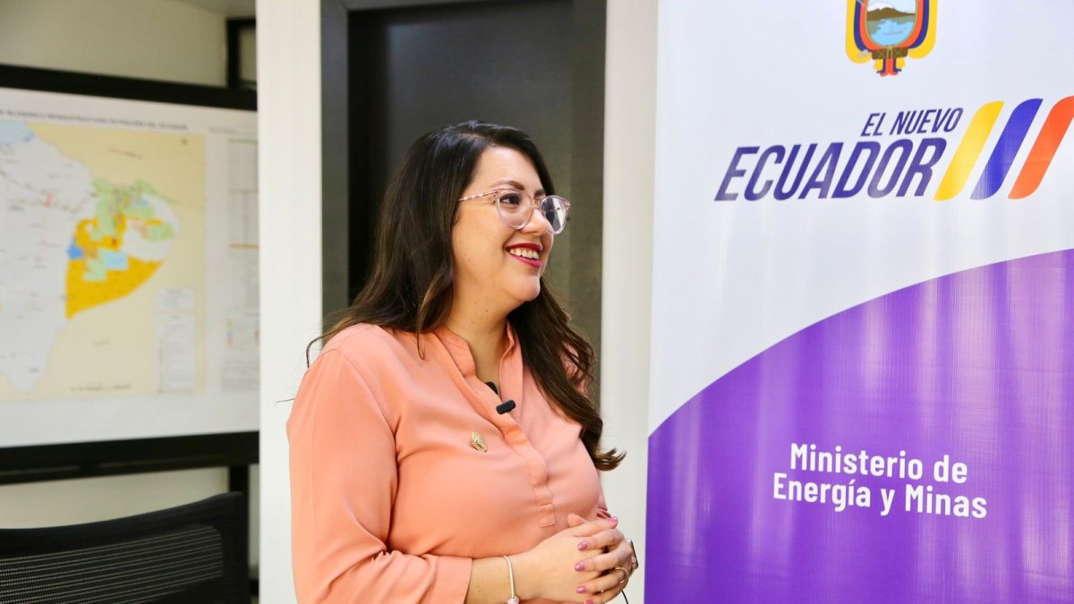 La ministra de Energía, Andrea Arrobo, el pasado viernes 5 de abril de 2024, en su despacho