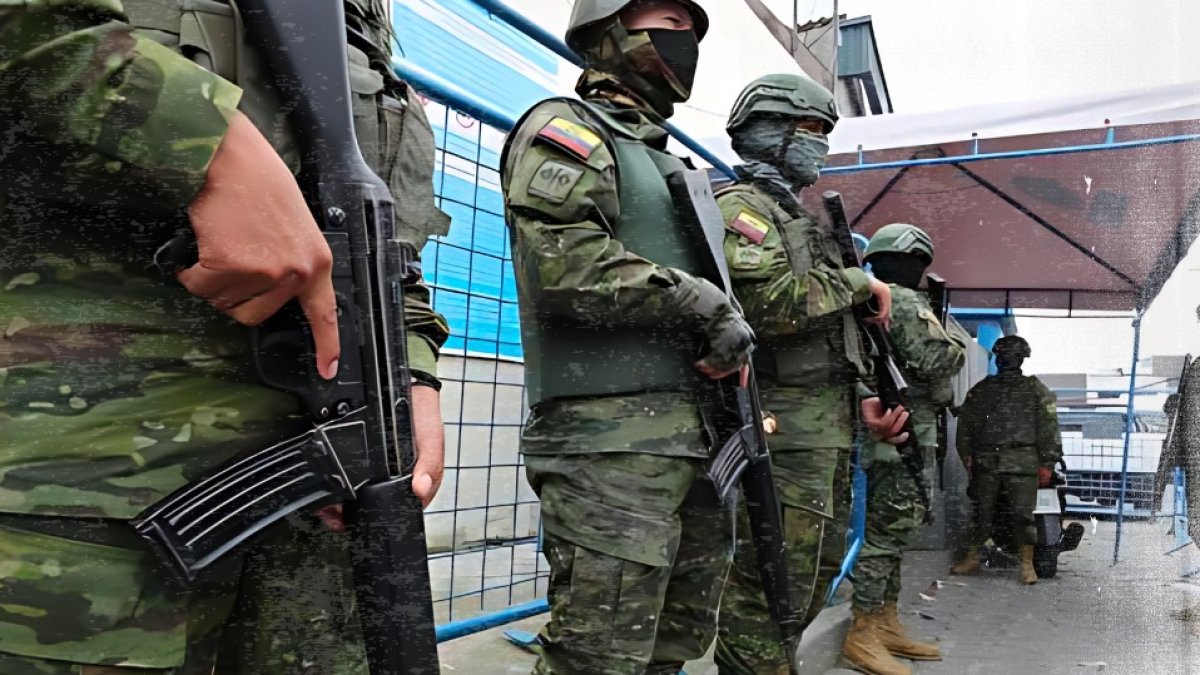 Los militares continuaran controlando las cárceles del país, pues son consideradas zonas de seguridad, en medio de un conflicto armado interno.