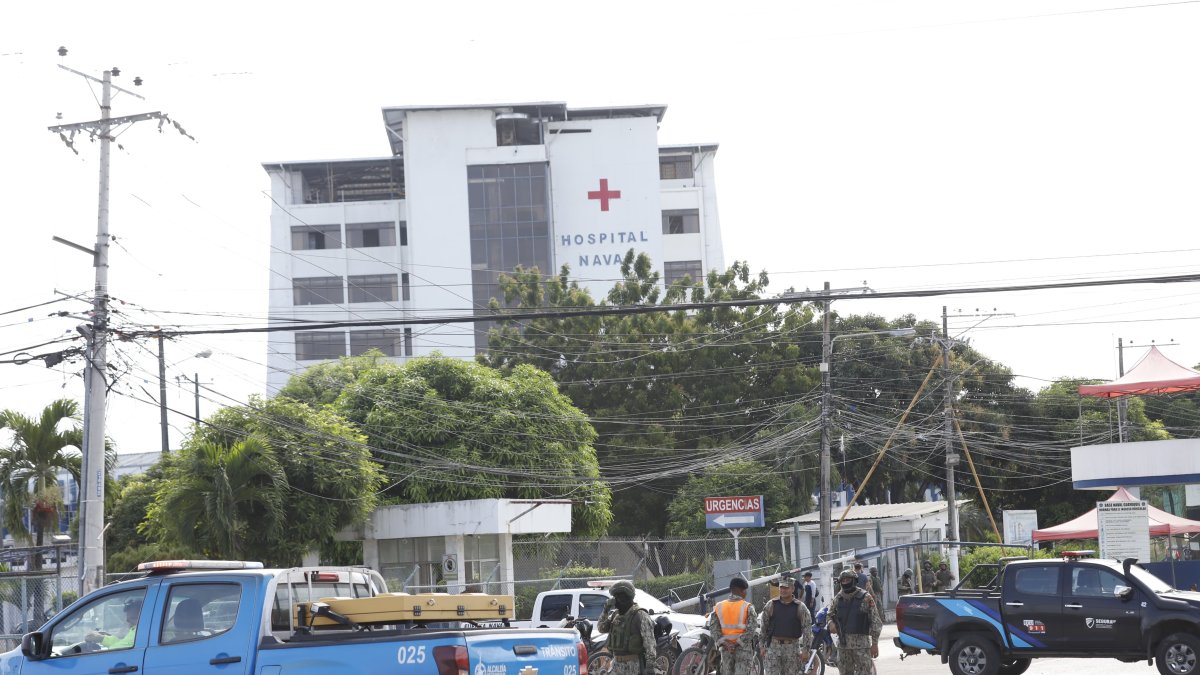 El exvicepresidente fue trasladado hasta el Hospital Naval Sur, en Guayaquil, por su estado de salud