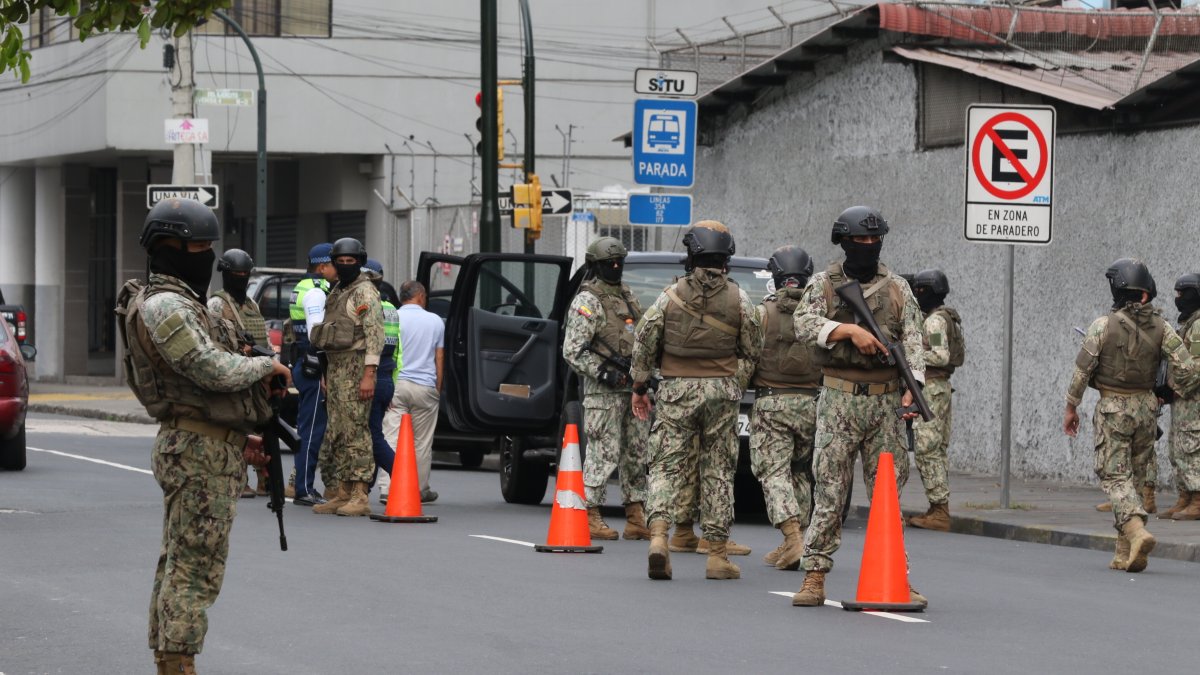 Disposición. El despliegue de militares en el Decreto 213 ordena prevenir y erradicar grupos armados.