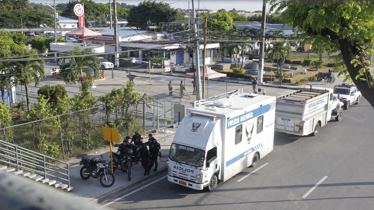 Se mantiene la custodia y vigilancia de Jorge Glass en el Hospital Naval, en el sur de Guayaquil.