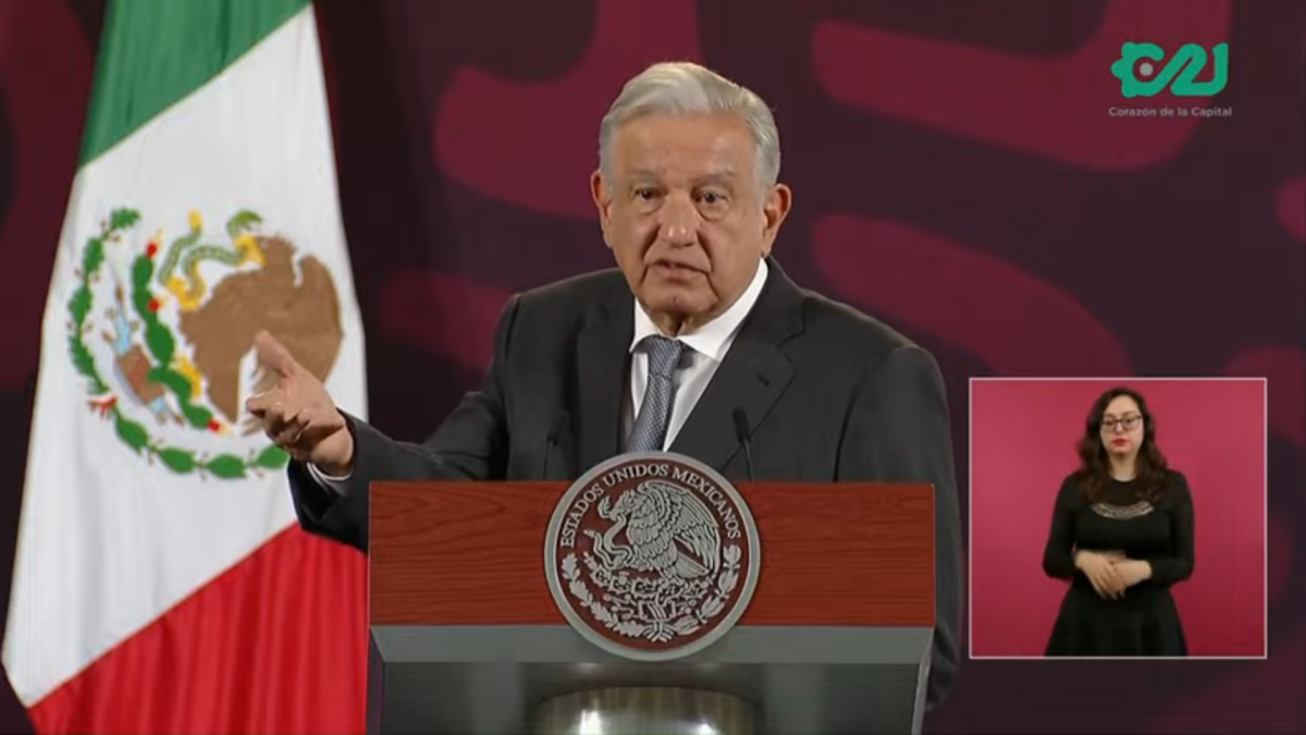 Andrés Manuel López Obrador en su conferencia matutina del 10 de abril.