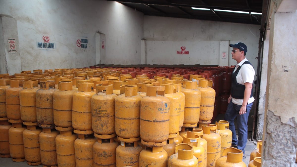 El intendente de Guayas, Gonzalo Ortega, realiza un operativo en Guayaquil.