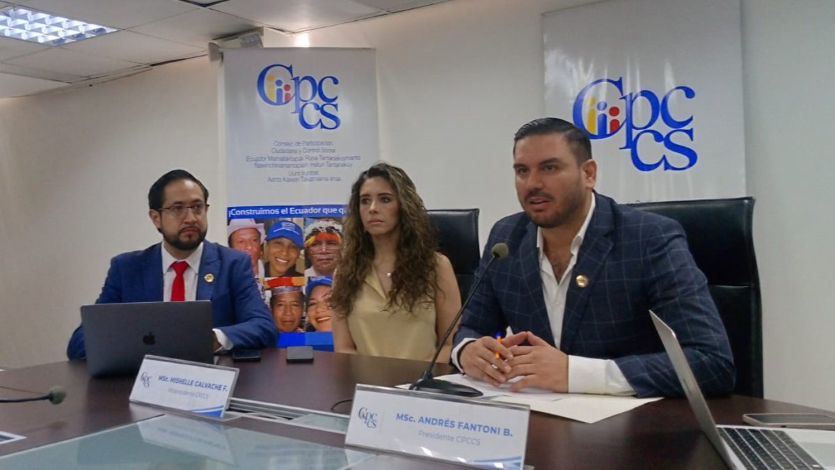 Calvache explicó el proceso para desarrollar el concurso de selección del nuevo Fiscal General del Estado.