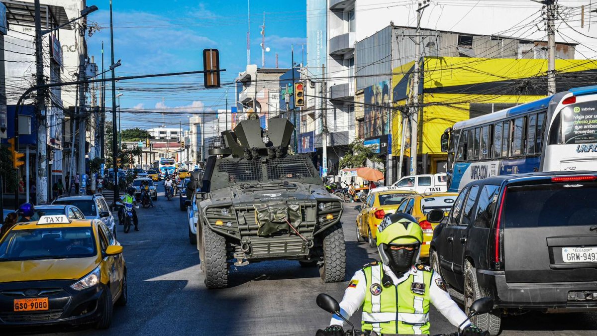 Los habitantes de La Libertad se muestran sorprendidos de ver ahora tanques militares y operativos, los mismos que en el estado de excepción pasaron desapercibidos.