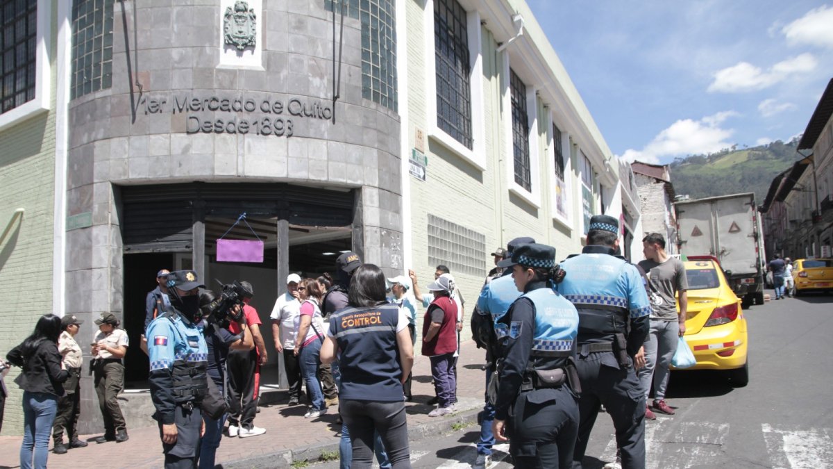 El operativo se realizó en la calle Rocafuerte, cerca al mercado San Francisco.