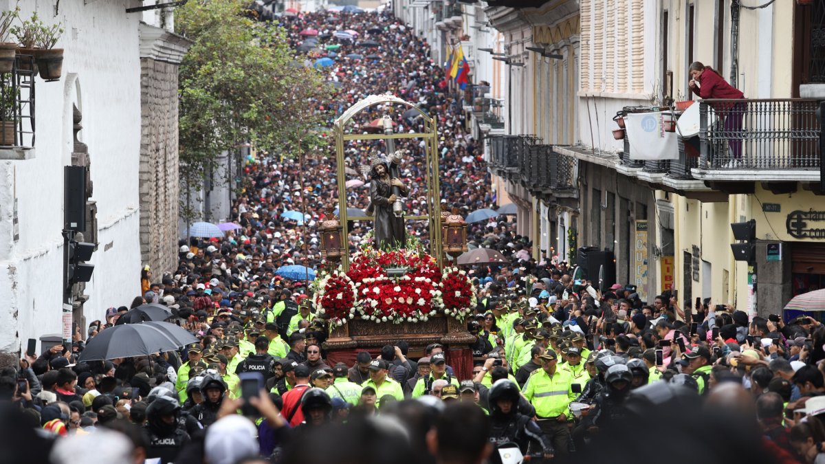 La procesión Jesús del Gran Poder atrajo a los turistas