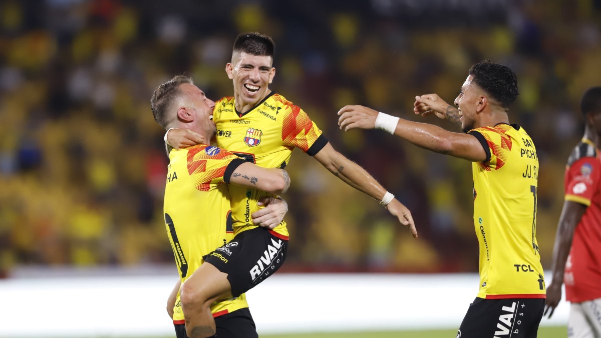 Barcelona llega goleado 4-0 en el torneo local antes de enfrentar a Talleres