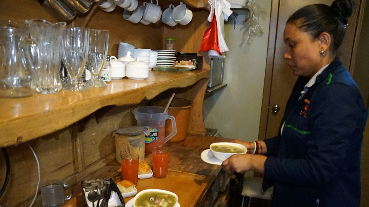 En el restaurante ubicado en el norte de Quito el precio del almuerzo se mantiene en 3 dólares.