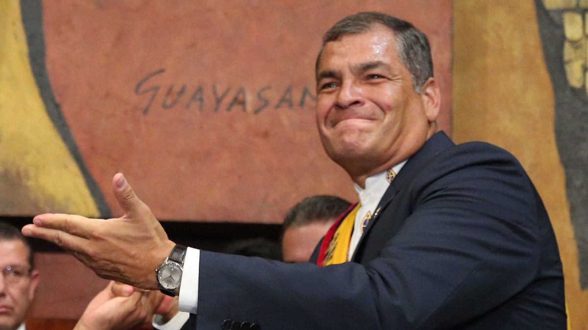 Rafael Correa fue denunciado por la ministra Ivonne Núñez por el delito de traición a la Patria.