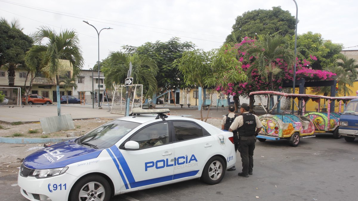 En el sitio, este viernes, agentes policiales realizaron resguardo en la zona y efectuaron controles a carros y motos.