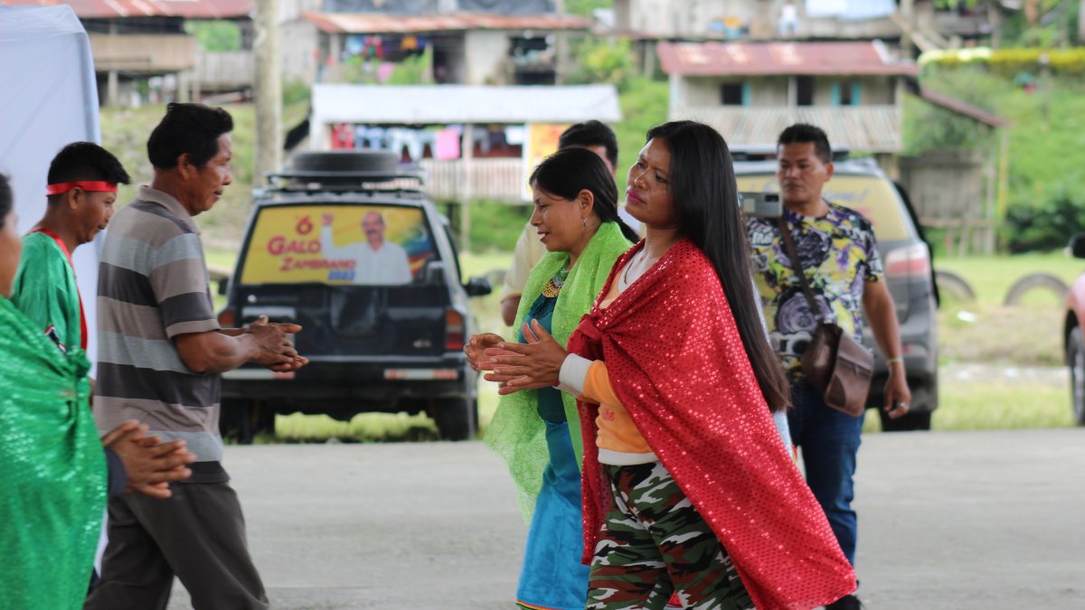 Situación. Tantos adultos como niños dejan de usar vestimentas típicas
