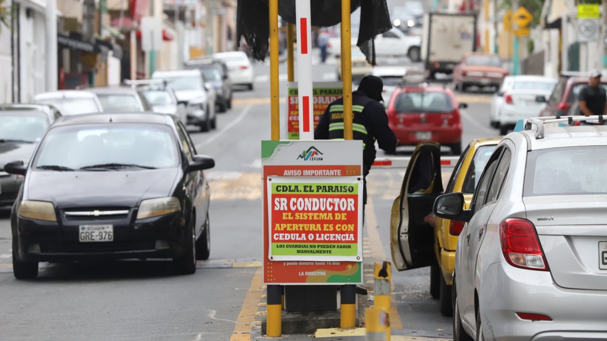 1. Situación. La discrepancia entre los vecinos se da por la creación de una especie de garita. Esto generó inconformidad y, según algunos residentes, se han registrado actos de amedrentamiento.