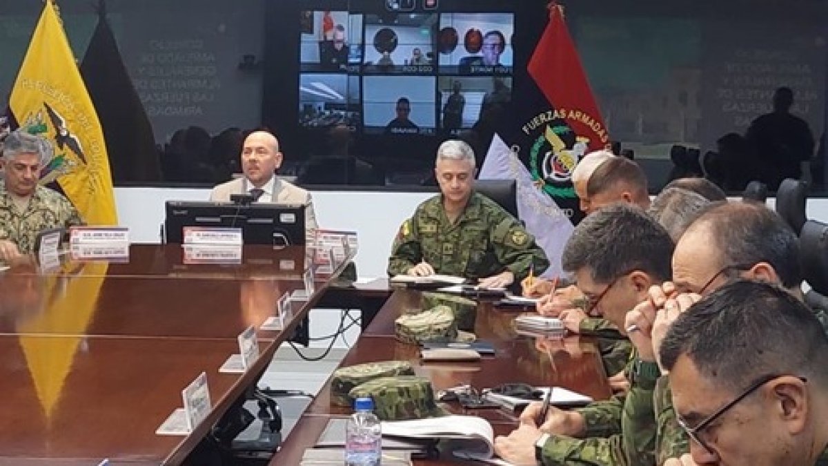 Reunión. Este viernes se celebró el Consejo Ampliado de Generales y Almirantes para fortalecer la defensa y seguridad nacional. 