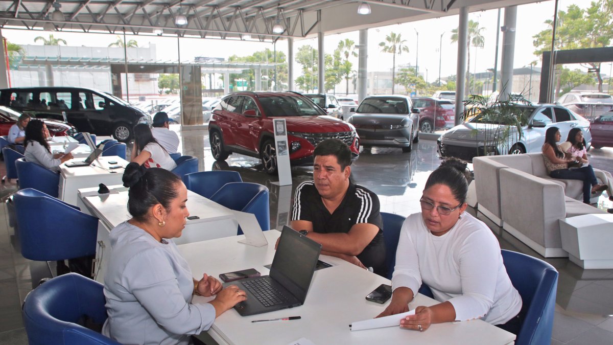 Hecho. La industria automotriz busca cambiar su estrategia, enfocando la venta en otro segmento o con ofertas.