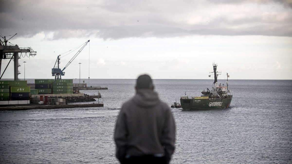 Expedición. El buque Arctic Sunrise de Greenpeace, en uno de sus viajes.
