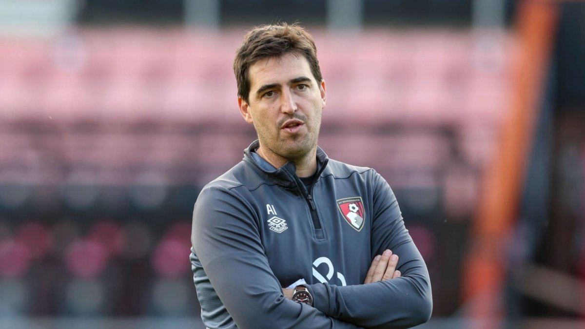 Andoni Iraola fue galardonado como el mejor entrenador de marzo en la Premier league