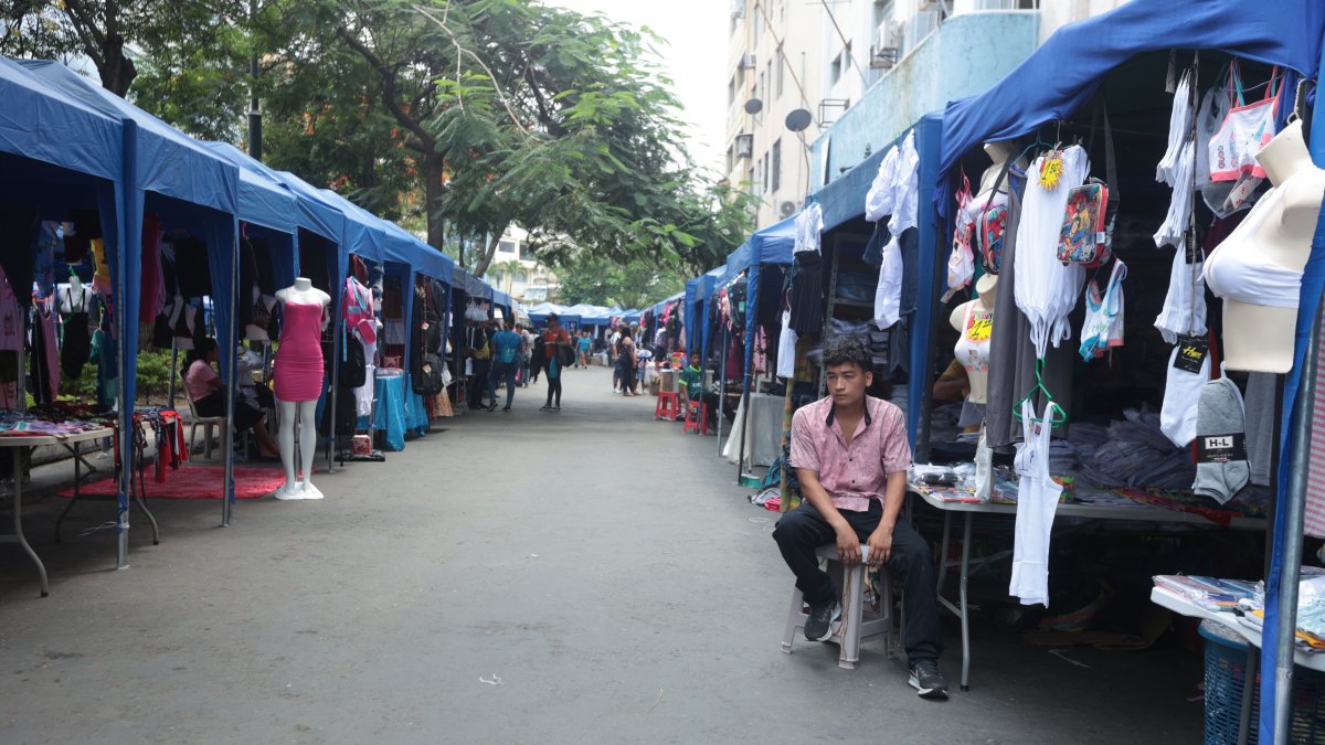 Centro. Los comerciantes esperando que los clientes lleguen.