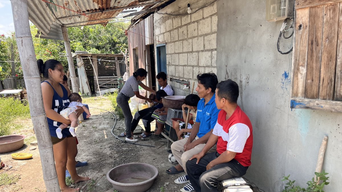 1. Hogar. Cuando las jóvenes abandonan los estudios se dedican a los quehaceres domésticos. No laboran fuera de sus casas.