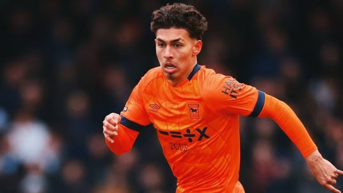 El ecuatoriano Jeremy Sarmiento jugó de titular en Ipswich