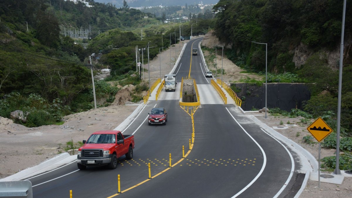 La construcción del puente se inició en noviembre del 2023 y culminó a finales de enero, sirve como conexión entre los valles.