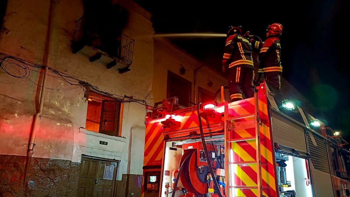 El incendio afectó dos viviendas en la avenida 24 de Mayo e Imbabura.
