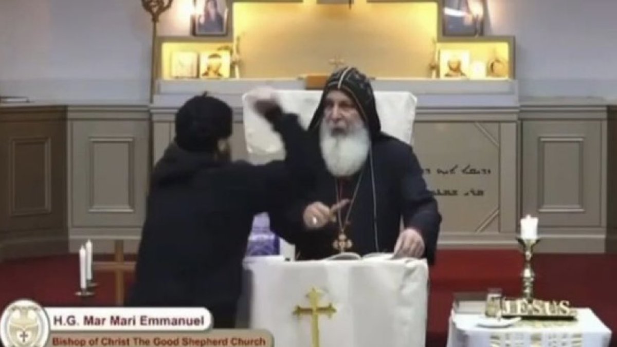 Un sacerdote y varias personas resultaron apuñaladas por un hombre, que ha sido detenido, durante una misa católica en una iglesia en Sídney.