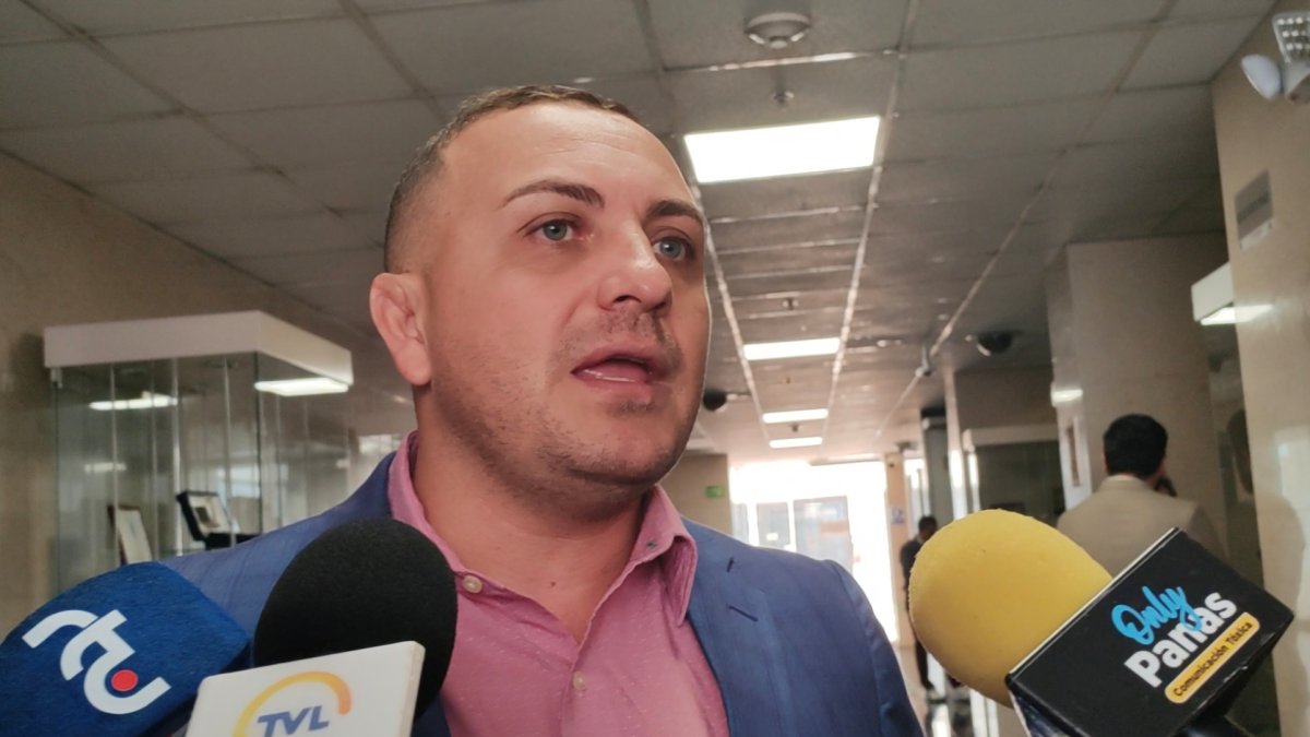 Jurado es uno de los siete legisladores que votaron a favor de aprobar la Ley de Turismo