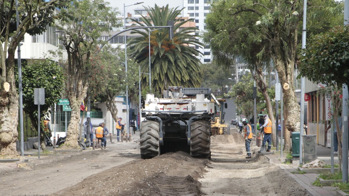 La intervención se realiza en la avenida 6 de Diciembre hacia la Amazonas.