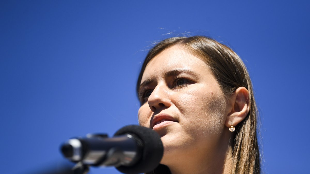 Exasesora Brittany Higgins durante un acto en 2021 en Australia.