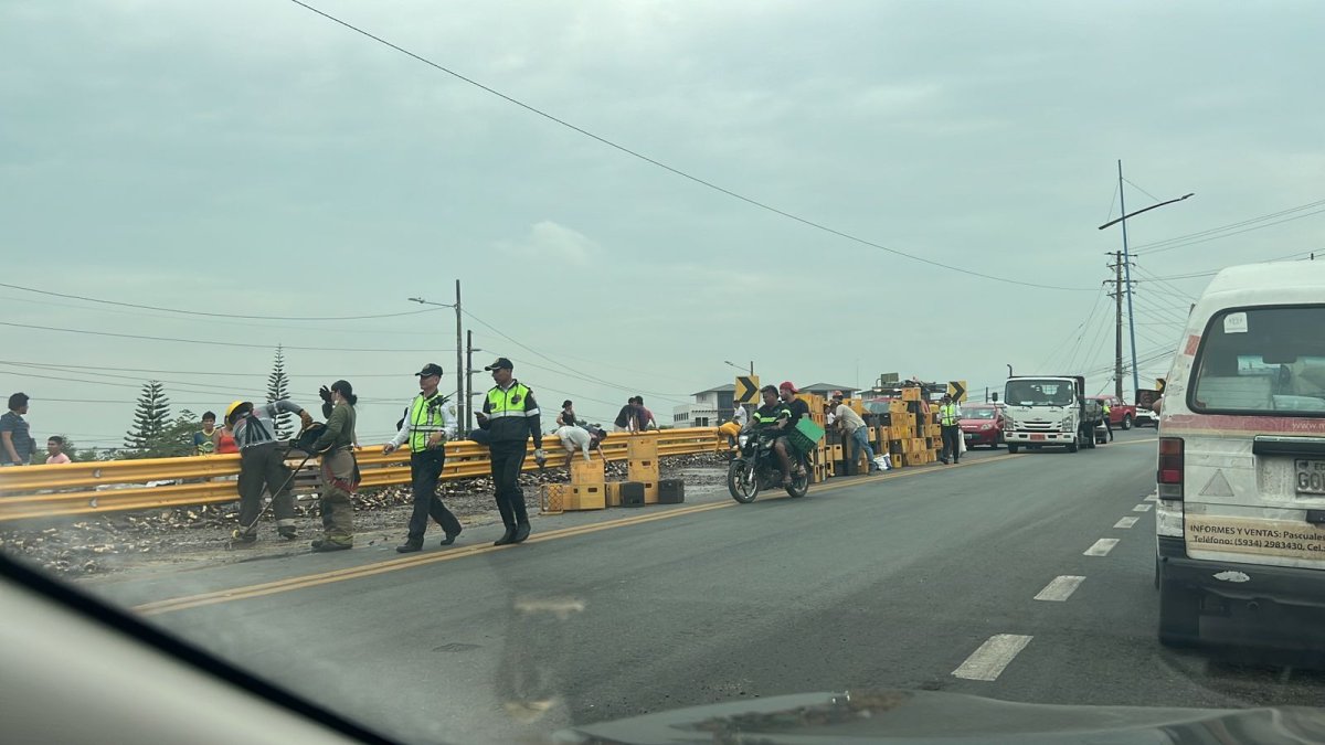 Uniformados llegaron para colaborar con la situación