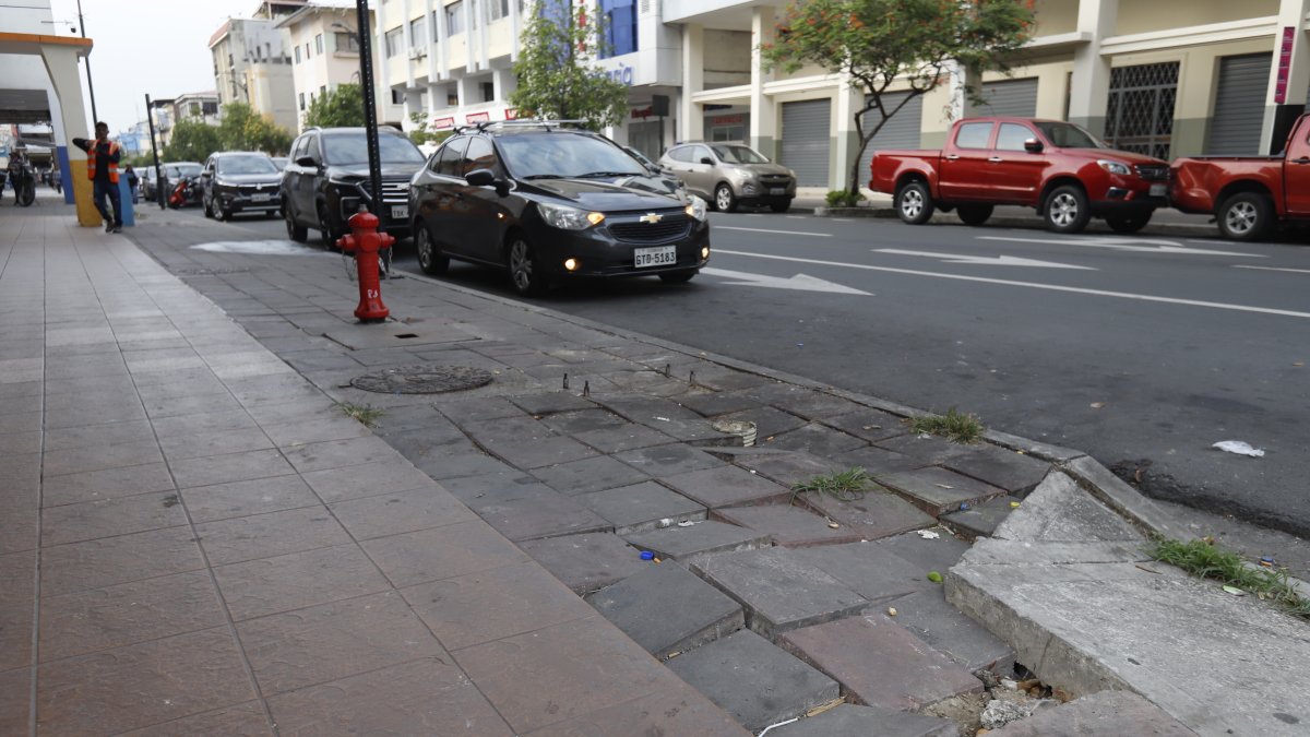Estado. La comunidad se queja por malos olores y calles dañadas.