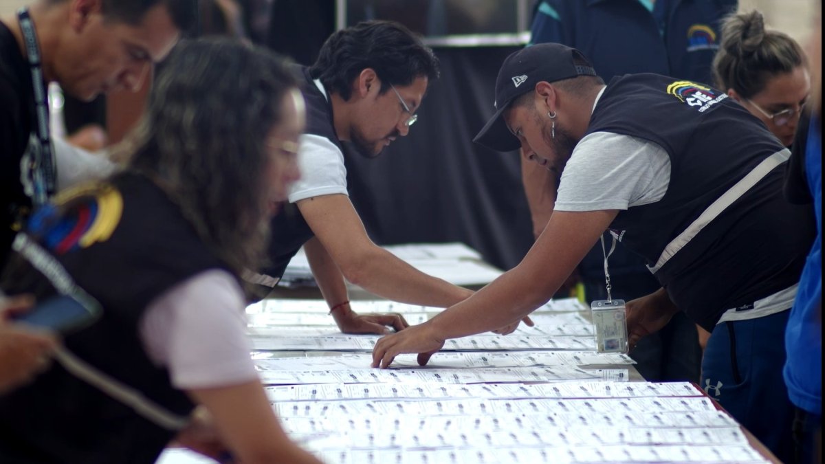 CNE. Revisión del material electoral para las votaciones del domingo.