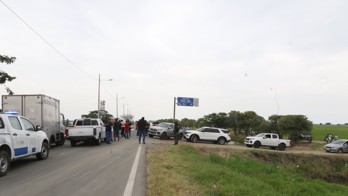 Investigación. En el lugar se encontró más de 100 indicios balísticos.