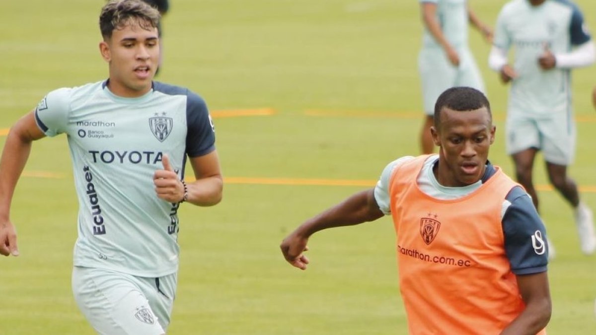 Justin Lerma (d) se estrenó con los rayados en LigaPro. Tiene a Kendry Páez (i) como uno de sus referentes.