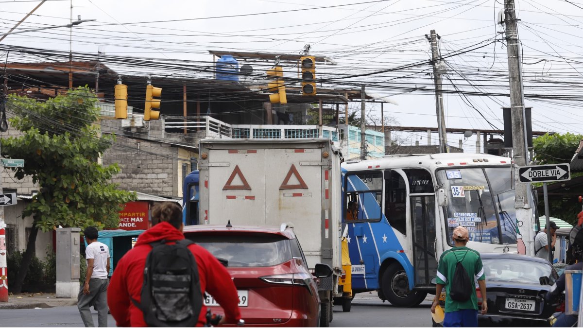 En el sector de la 25 y la G, en Guayaquil, se registraron atascos durante toda la mañana.