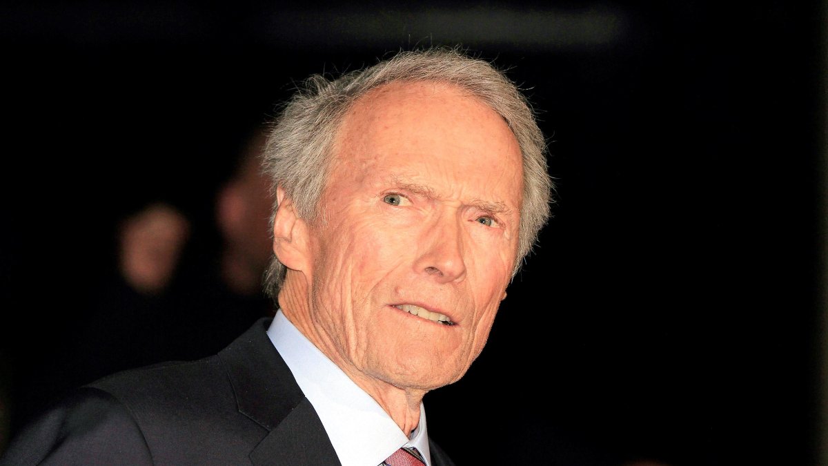 El actor y director estadounidense Clint Eastwood en su llegada a la presentación de la película 