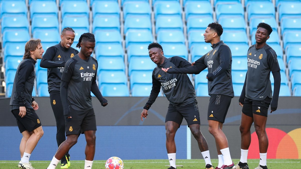 Jugadores de Real Madrid durante la práctica blanca del martes 16 de abril.