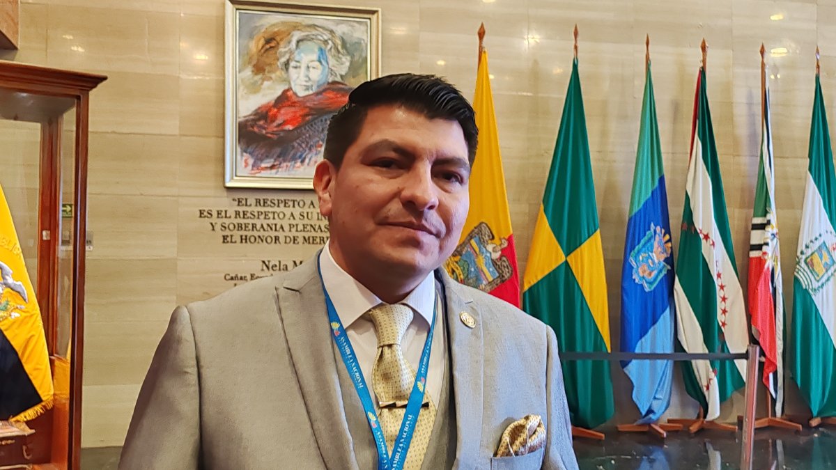 Aguas, Henry Bósquez y Xavier Jurado fueron separados del bloque correísta por votar por la Ley de Turismo en marzo.